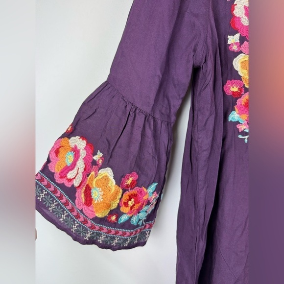 ANDREE by UNIT Purple Floral Embroidered 3/4 Bell Sleeve Split Neck Top Sz S - Picture 5 of 9